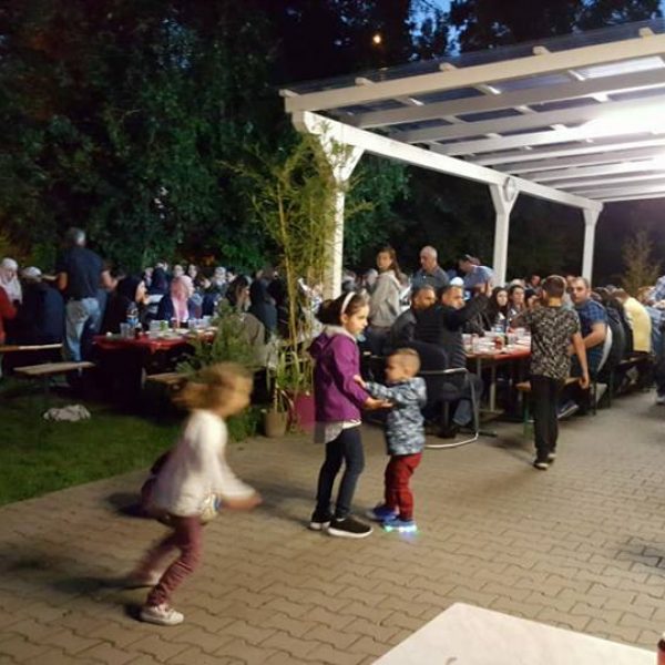 33992888_877480345792333_9190020043843305472_n