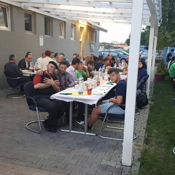 34183699_878724555667912_7774489378172174336_n