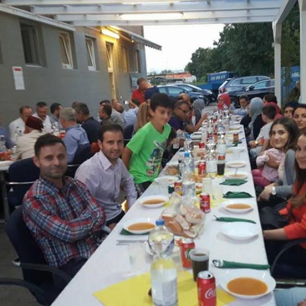 34459186_878724475667920_5165748344483479552_n