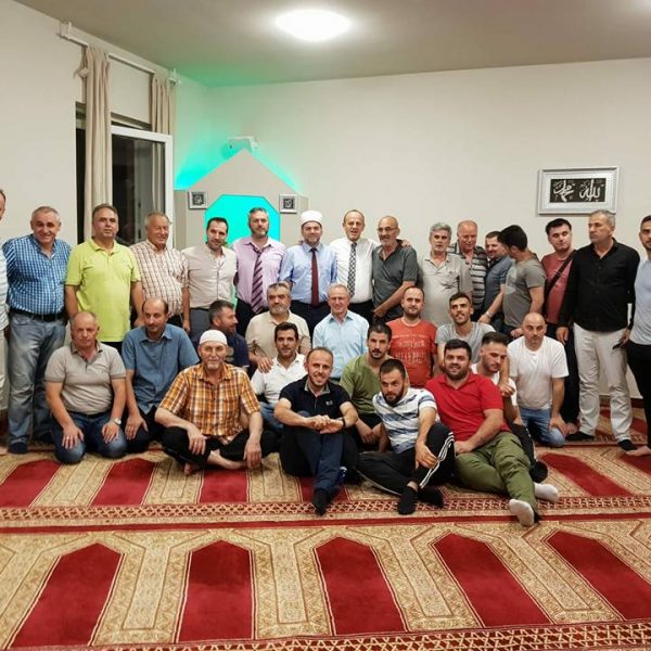 34603360_880857255454642_3430314684811575296_n