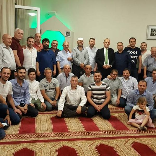 35058250_882916155248752_8840593075282640896_n